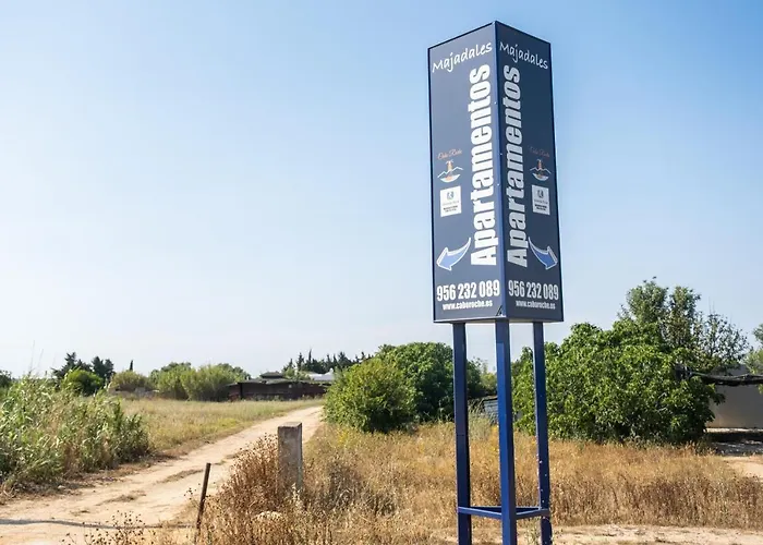 Majadales De Roche Apartment *